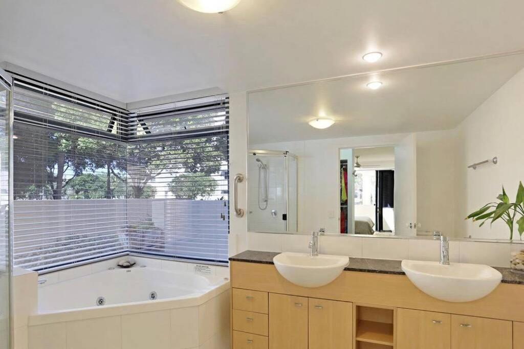 Alexandra Headland Resort With Stylish Stays Exteriör bild