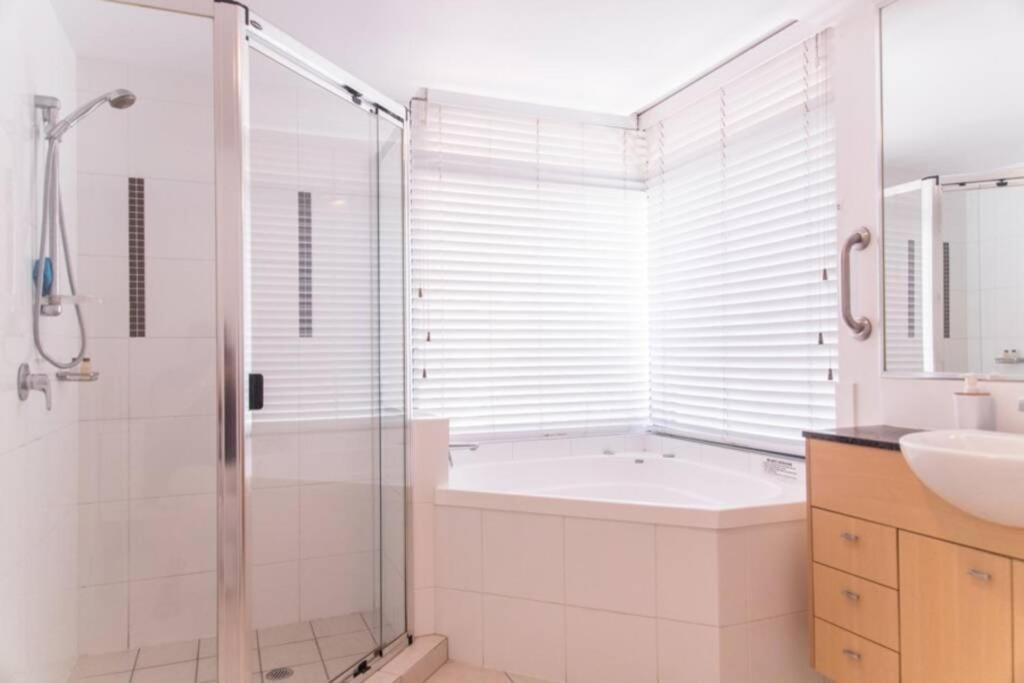 Alexandra Headland Resort With Stylish Stays Exteriör bild